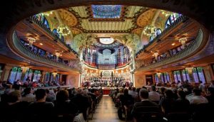 foto del Palau de la musica catalaña durante un concierto