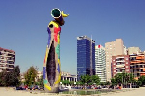 Ubicado en la calle Tarragona con Diputación, El Parque Joan Miró es uno de los más visitados del Eixample Izquierdo barcelonés.