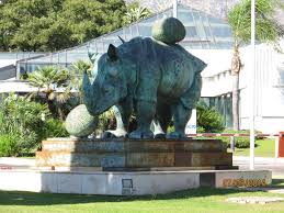 Estatua rinoceronte